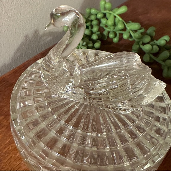 Covered Swan Bird Dish Powder Clear Trinket Box - Picture 9 of 14